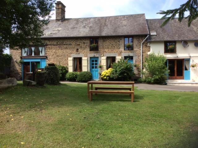 La Cahudiere Saint-Martin-Landelles Exterior photo